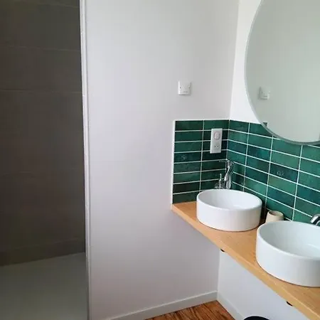 With Swimming Pool Near Ocean And Forest אנגלה